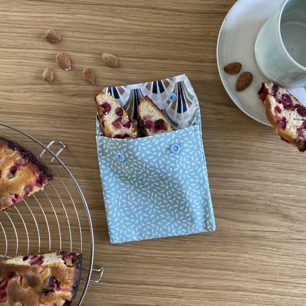 gâteau dans une pochette à collation colorée